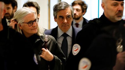 Penelope et François Fillon au tribunal judiciaire de Paris pour leur procès, le 10 mars 2020. (THOMAS SAMSON / AFP)